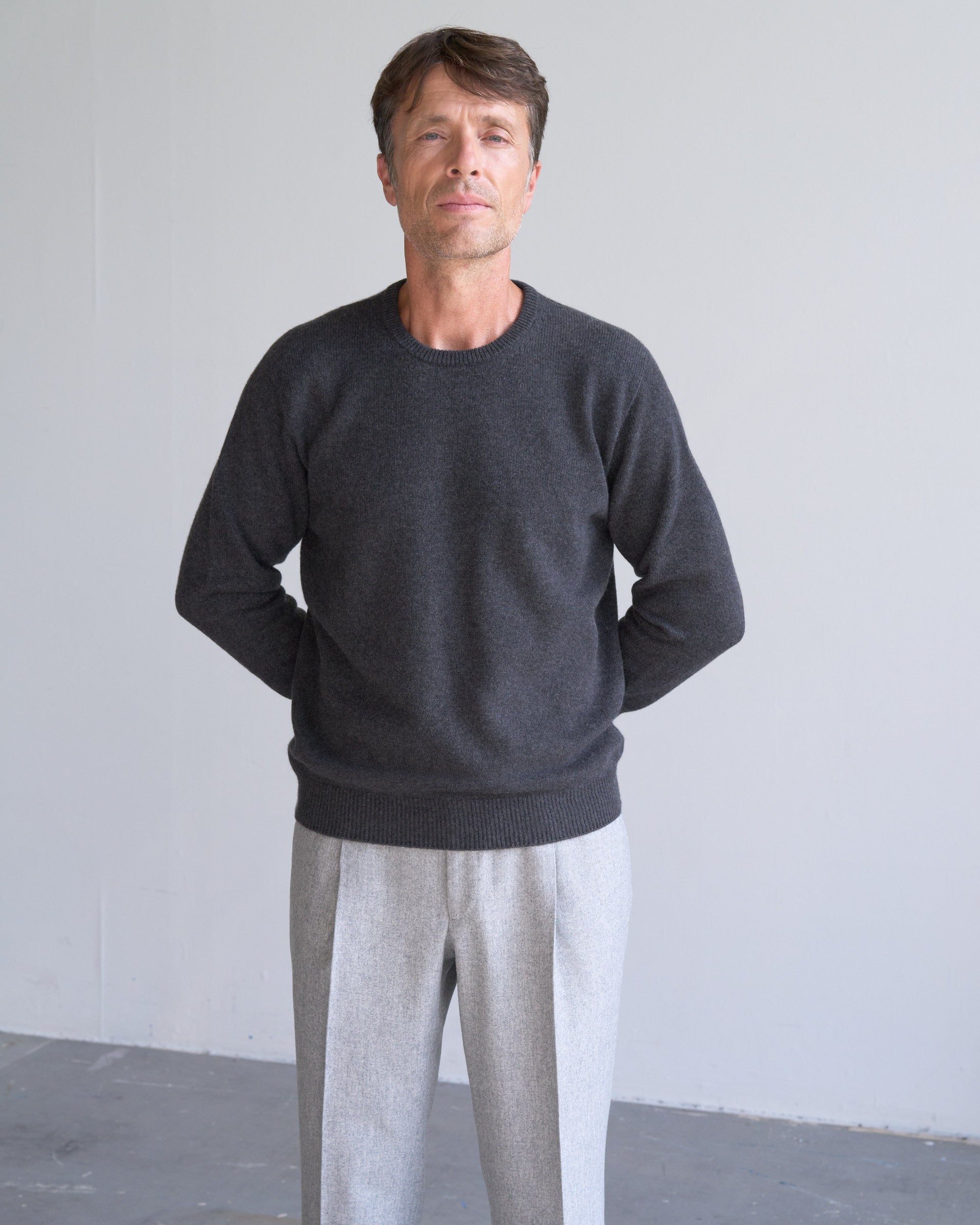 Two Ply Cashmere Crewneck - Dk Grey