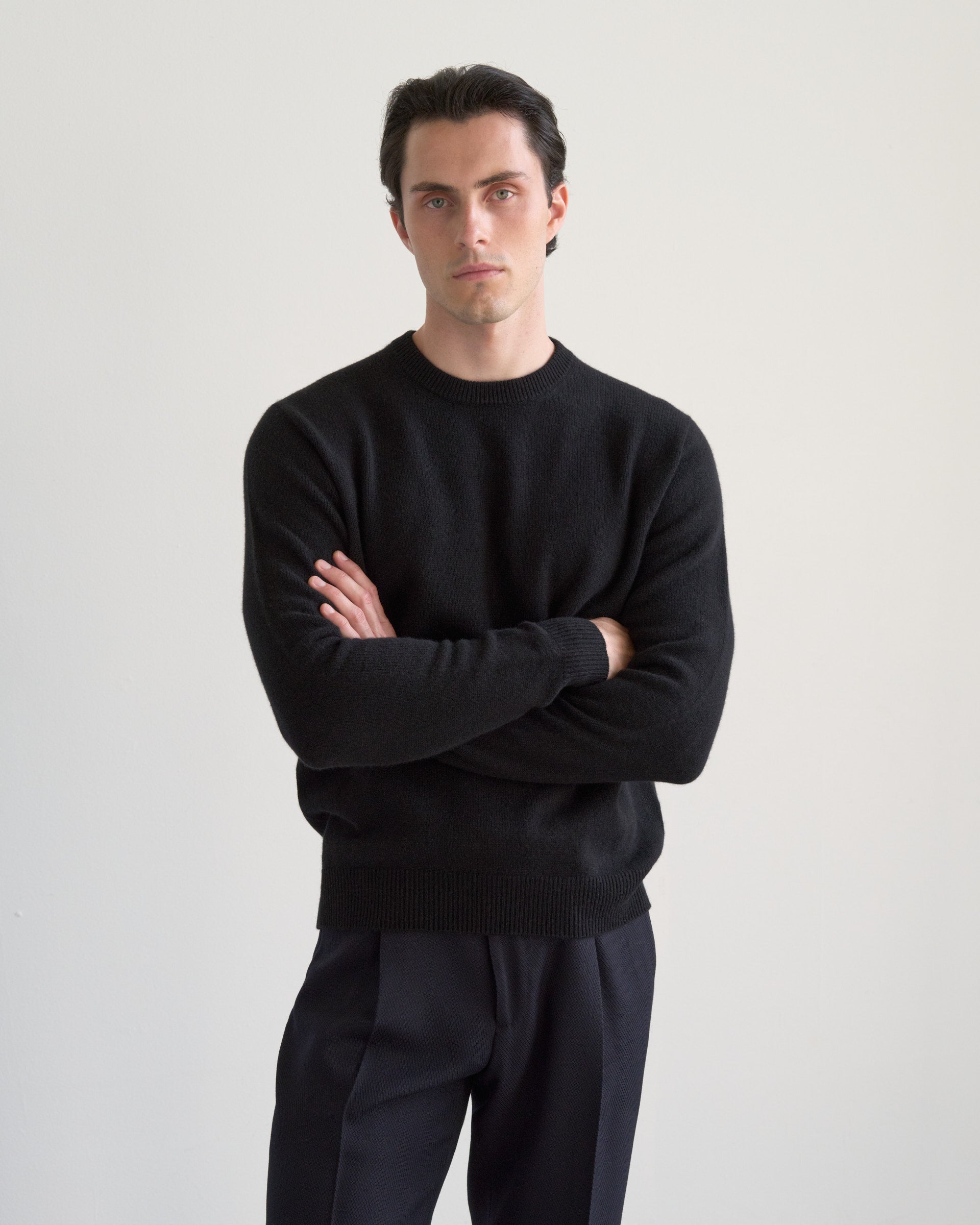 Two Ply Cashmere Crewneck - Black